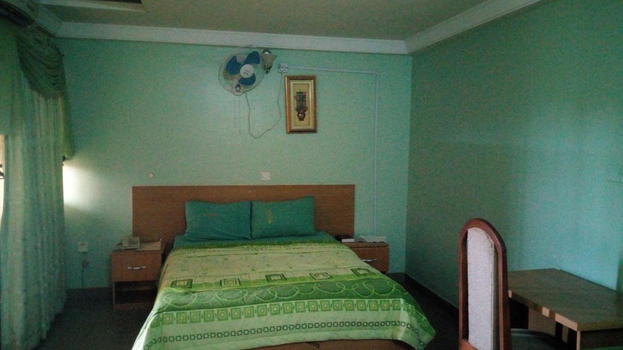 Mataan Hotel And Suites Ibadan Exteriör bild
